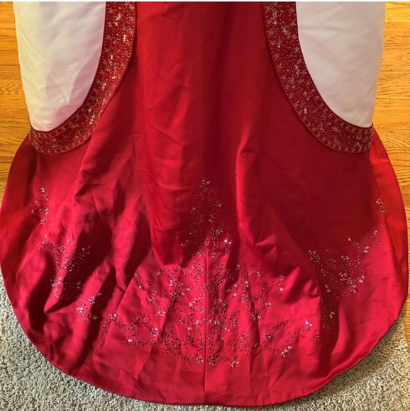 David's Bridal:RED AND WHITE WEDDING DRESS w/ONE BRIDESMAID AND TWO FLOWER GIRL - Picture 2 of 16